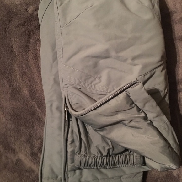 3-in-1 Jacket sold with a pair of grey snow pants - Picture 6 of 7